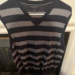 Mens Sweater Vest.  Size M Banana republic